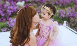 Mai Thỏ và và bộ ảnh lãng mạn bên con gái trên thảo nguyên hoa