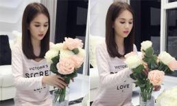 Ngọc Trinh trổ tài cắm hoa trong căn hộ triệu đô