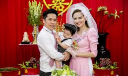 Con trai Hoa hậu Diễm Hương lộ diện trong lễ cưới bố mẹ