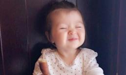 Cadie thích thú khi được ăn chả gà xiên que