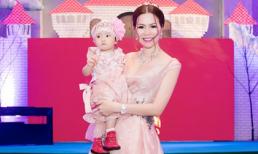 Hoa hậu Bùi Thị Hà chi 2 tỷ tổ chức tiệc thôi nôi cho con gái