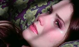 Bí mật kinh hoàng đằng sau bóng đen lướt qua ban công khi chồng đi vắng