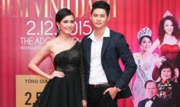 Ray Võ bất ngờ 'quấn quýt' bên Phan Thị Mơ khi đi sự kiện