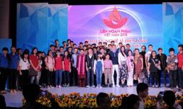 Diễn viên Hùng Cửu Long cùng nhiều nghệ sĩ tại Liên Hoan Phim Việt Nam 2015