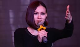 Thu Thủy khóc nức nở vì bị ‘quay lưng’ sau sinh