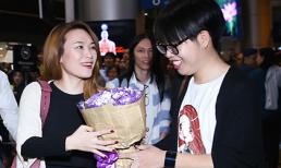 Mỹ Tâm được học trò cưng ôm hoa ra tận sân bay đón 
