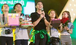 Noo Phước Thịnh được fan mừng sinh nhật ngay trên sân khấu