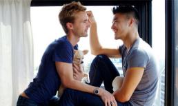 Đang 'yêu' bạn trai thì vợ chui ra từ gầm giường