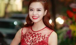 Hoàng Thùy Linh tỏa sắc rạng rỡ với đầm ren đỏ