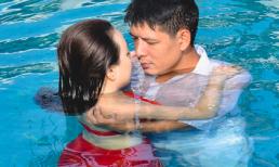Bình Minh uống no nước hồ bơi vì mải hôn 'bạn gái'