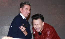 Sau nụ hôn gây tò mò, Đàm Vĩnh Hưng tiếp tục dự họp fan Dương Triệu Vũ