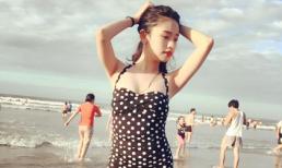 Hot girl tai tiếng Thúy Vi cố gắng khoe đường cong khi diện bikini