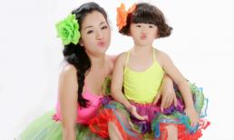 Thúy Nga và con gái nhí nhảnh trong trang phục sắc màu