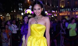 Trương Thị May lộng lẫy khoe sắc như một đóa mai vàng