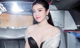 Á Hậu Huyền My khoe làn da trắng sứ sexy trên xe limousine 