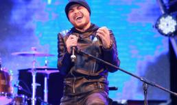 Trần Lập nén đau ngồi hát trước 10 ngàn khán giả thủ đô