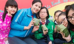 Hoa hậu Ngọc Hân gói bánh chưng tặng trẻ em miền núi