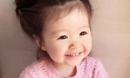 Con gái Elly Trần cười tươi và xinh như búp bê