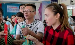 Mỹ Tâm cùng anh trai về Tiền Giang tặng quà Tết