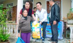 Bầu Hoà cùng mạnh thường quân san sẻ khó khăn với bà con nghèo miền Trung