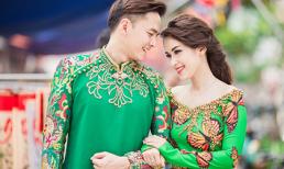 Vợ chồng son Tú Vi tình tứ không rời trên phố xuân