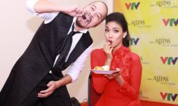 Đức Hùng 'nhắng nhít hết cỡ' bên Lan Khuê 