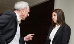 ‘Ngã ngửa’ khi thấy con dâu ôm ấp người đàn ông lạ 