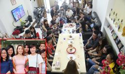 Fans ba miền kéo đến chật kín nhà riêng của Mỹ Tâm để chúc Tết