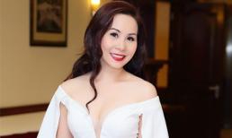 Nữ hoàng doanh nhân Kim Chi đẹp rạng rỡ ngày khai xuân