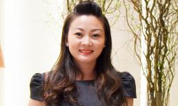 Nguyễn Kim Nhung diện hàng hiệu xách túi chanel dự họp báo