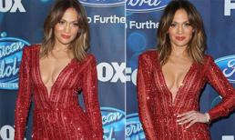 Jennifer Lopez khoe thân hình nóng bỏng dù đã 46 tuổi 