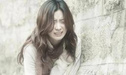 Bật khóc khi nghe chồng nói: 'Xem cô ta phục vụ tôi mà học hỏi'