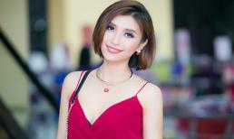 Tiêu Châu Như Quỳnh diện váy hai dây đi xem phim