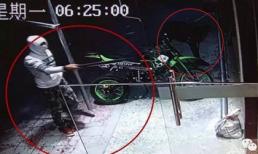  Băng trộm vác dao vào tận nhà để lấy cắp xe