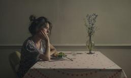 'Tá hỏa' khi phát hiện mẹ chồng lấy tiền nhà đi 'bao' phi công trẻ