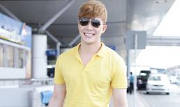 Nathan Lee diện hàng hiệu vàng rực giữa sân bay