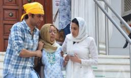 Mẹ nữ diễn viên 'Cô dâu 8 tuổi' suy sụp trong lễ tưởng niệm con gái 