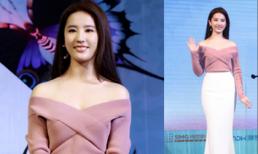 Lưu Diệc Phi gợi cảm với áo cúp ngực, khoe vai trần 