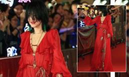 Tiểu S gây phản cảm vì phong cách 'dọa ma' trên thảm đỏ