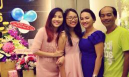 Phương Mỹ Chi lớn phổng phao, điệu đà trong tiệc sinh nhật mẹ