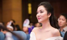 Hoa hậu Nguyễn Thị Huyền lại biến đổi nhan sắc sau thời gian để tóc tém