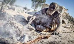 Cụ ông không tắm suốt 60 năm, hút thuốc bằng phân động vật