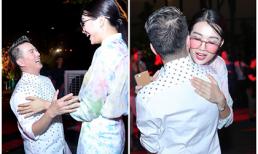 Đàm Vĩnh Hưng thân thiết, ôm chặt mỹ nhân giữa sự kiện