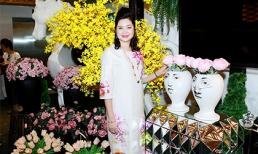 Doanh nhân Phùng Thị Thu Thuỷ diện áo dài vẽ tay rạng rỡ dự tuần lễ thời trang