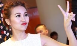 Thanh Hằng xì tin tại buổi triễn lãm BST 'Lúa' của NTK Công Trí