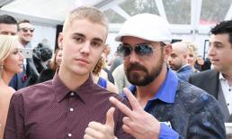 Justin Bieber lạnh lùng trong tiệc đính hôn của bố