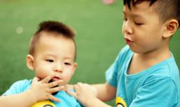 Khoảnh khắc 'gây thương nhớ' của hai con trai Đan Lê