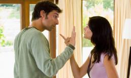 Vợ dùng kéo cắt nát chiếc váy chồng tặng chỉ vì ghen