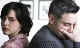 Nhân tình 'chạy mất dép' khi xem đoạn video vợ chồng tôi gần gũi