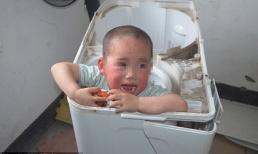 Khoảnh khắc giải thoát bé 2 tuổi mắc kẹt trong máy giặt